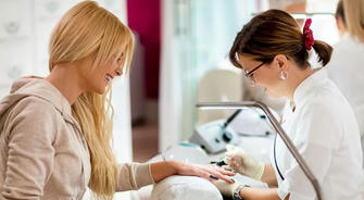 Why Working in a Beauty Salon Can Be a Great Career Option